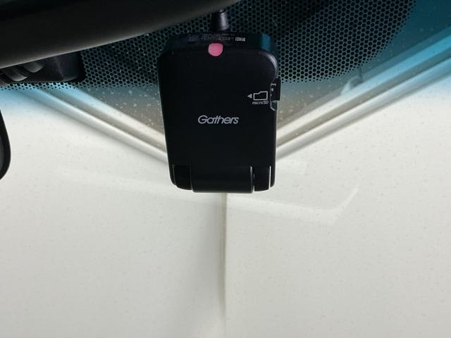 フィットハイブリッド Ｌホンダセンシング　ドラレコ　ナビ　Ｒカメラ　ブルートゥース　軽減ブレーキ　ＬＥＤ　サイドＳＲＳ　横滑り防止　ドライブレコーダー　フルセグテレビ　記録簿　パワーステアリング　盗難防止装置　オートクルーズ　ＥＴＣ車載器（13枚目）