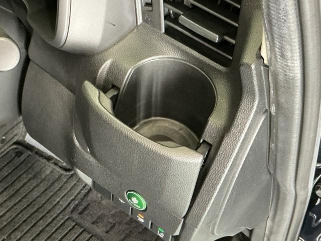 フィットハイブリッド Ｌホンダセンシング　ドラレコ　ナビ　Ｒカメラ　ブルートゥース　軽減ブレーキ　ＬＥＤ　サイドＳＲＳ　横滑り防止　ドライブレコーダー　フルセグテレビ　記録簿　パワーステアリング　盗難防止装置　オートクルーズ　ＥＴＣ車載器（17枚目）