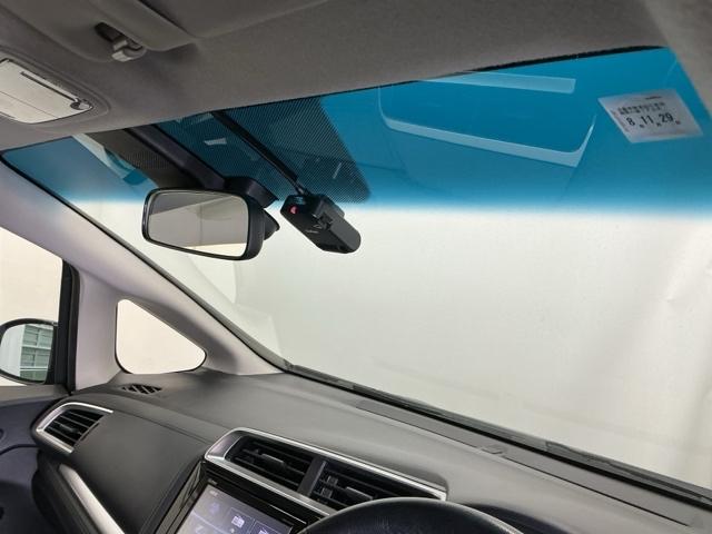 フィットハイブリッド Ｌホンダセンシング　ドラレコ　ナビ　Ｒカメラ　ブルートゥース　軽減ブレーキ　ＬＥＤ　サイドＳＲＳ　横滑り防止　ドライブレコーダー　フルセグテレビ　記録簿　パワーステアリング　盗難防止装置　オートクルーズ　ＥＴＣ車載器（27枚目）