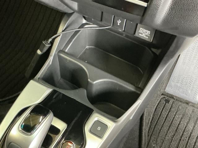 フィットハイブリッド Ｌホンダセンシング　ドラレコ　ナビ　Ｒカメラ　ブルートゥース　軽減ブレーキ　ＬＥＤ　サイドＳＲＳ　横滑り防止　ドライブレコーダー　フルセグテレビ　記録簿　パワーステアリング　盗難防止装置　オートクルーズ　ＥＴＣ車載器（50枚目）