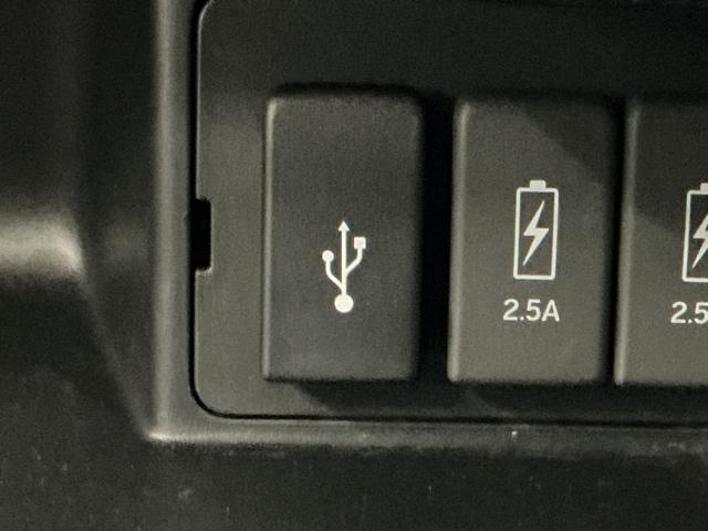 N-BOXカスタム Lターボ ナビ Rカメラ ブルートゥース フルセグ Wパワスラ スマキ プリクラッシュセーフティー 地デジ対応 後カメラ シートH ESC サイドエアバック ECON USBポート DVD再生可 Aクルーズ(18枚目)