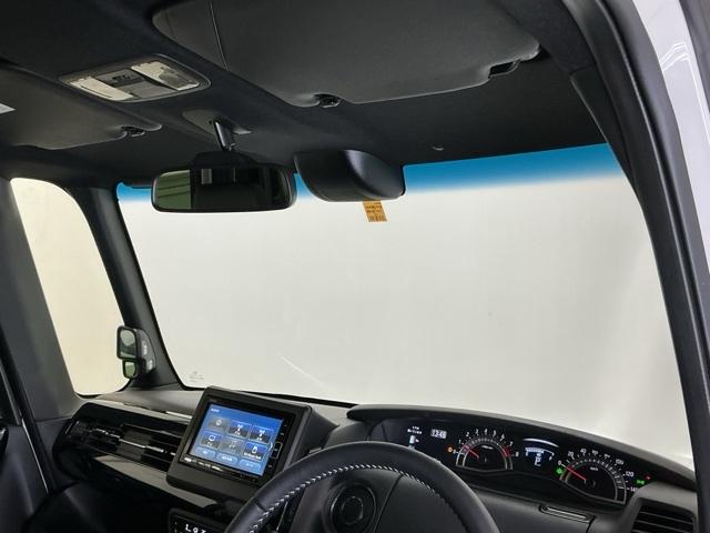 N-BOXカスタム Lターボ ナビ Rカメラ ブルートゥース フルセグ Wパワスラ スマキ プリクラッシュセーフティー 地デジ対応 後カメラ シートH ESC サイドエアバック ECON USBポート DVD再生可 Aクルーズ(30枚目)