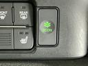 【eコンスイッチ】低燃費運転をサポートするECONモード。スイッチをONすると、エンジンやトランスミッション、A/Cなどを協調制御し、燃費の向上に貢献。エコドライブの効果を高めます。