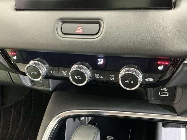 ヴェゼル ｅ：ＨＥＶＺ　ドラレコ　ナビ　Ｒカメラ　ブルートゥース　衝突回避支援ブレーキ機能　スマキ　Ｐトランク　フルオートエアコン　Ｄレコ　エアバッグ　両席エアバック　記録簿付　パワーウィンドウ　ＬＥＤランプ　ソナー　ＵＳＢ（15枚目）