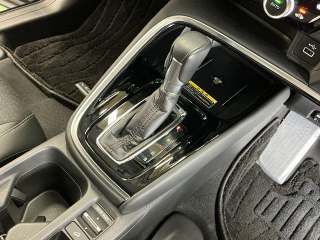 ヴェゼル ｅ：ＨＥＶＺ　ドラレコ　ナビ　Ｒカメラ　ブルートゥース　衝突回避支援ブレーキ機能　スマキ　Ｐトランク　フルオートエアコン　Ｄレコ　エアバッグ　両席エアバック　記録簿付　パワーウィンドウ　ＬＥＤランプ　ソナー　ＵＳＢ（18枚目）