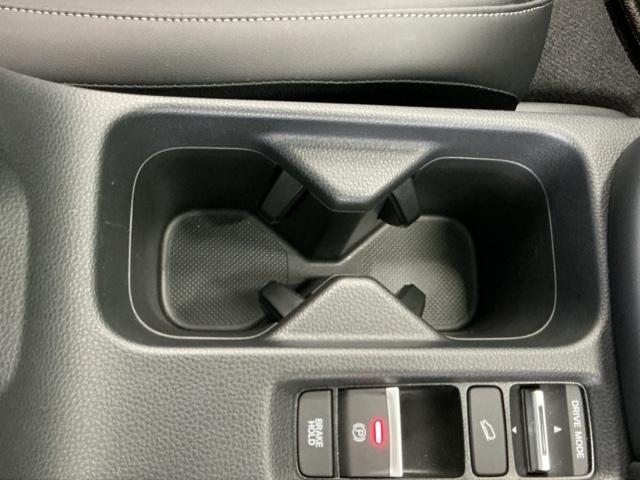 ヴェゼル ｅ：ＨＥＶＺ　ドラレコ　ナビ　Ｒカメラ　ブルートゥース　衝突回避支援ブレーキ機能　スマキ　Ｐトランク　フルオートエアコン　Ｄレコ　エアバッグ　両席エアバック　記録簿付　パワーウィンドウ　ＬＥＤランプ　ソナー　ＵＳＢ（19枚目）