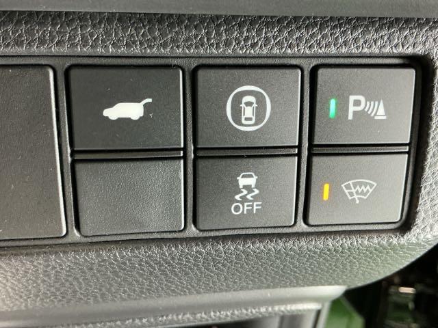 ヴェゼル ｅ：ＨＥＶＺ　ドラレコ　ナビ　Ｒカメラ　ブルートゥース　衝突回避支援ブレーキ機能　スマキ　Ｐトランク　フルオートエアコン　Ｄレコ　エアバッグ　両席エアバック　記録簿付　パワーウィンドウ　ＬＥＤランプ　ソナー　ＵＳＢ（30枚目）