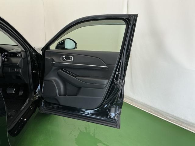 ヴェゼル ｅ：ＨＥＶＺ　ドラレコ　ナビ　Ｒカメラ　ブルートゥース　衝突回避支援ブレーキ機能　スマキ　Ｐトランク　フルオートエアコン　Ｄレコ　エアバッグ　両席エアバック　記録簿付　パワーウィンドウ　ＬＥＤランプ　ソナー　ＵＳＢ（56枚目）