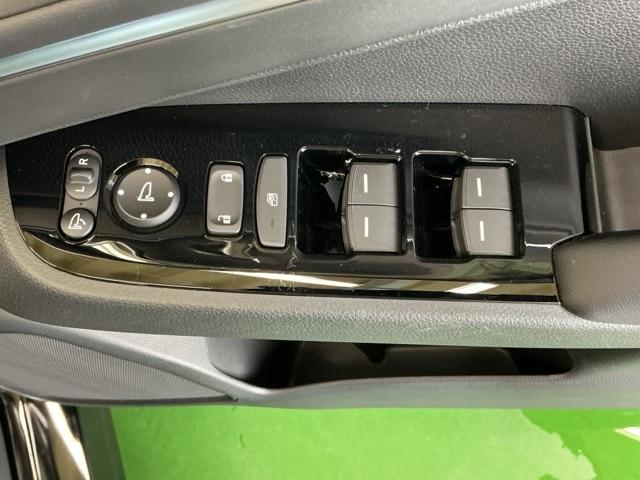 ヴェゼル ｅ：ＨＥＶＺ　ドラレコ　ナビ　Ｒカメラ　ブルートゥース　衝突回避支援ブレーキ機能　スマキ　Ｐトランク　フルオートエアコン　Ｄレコ　エアバッグ　両席エアバック　記録簿付　パワーウィンドウ　ＬＥＤランプ　ソナー　ＵＳＢ（68枚目）