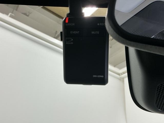 まさか！の時のためにドライブレコーダー装着しています。衝突を感知すると一定時間画像を自動保存できるので安心です