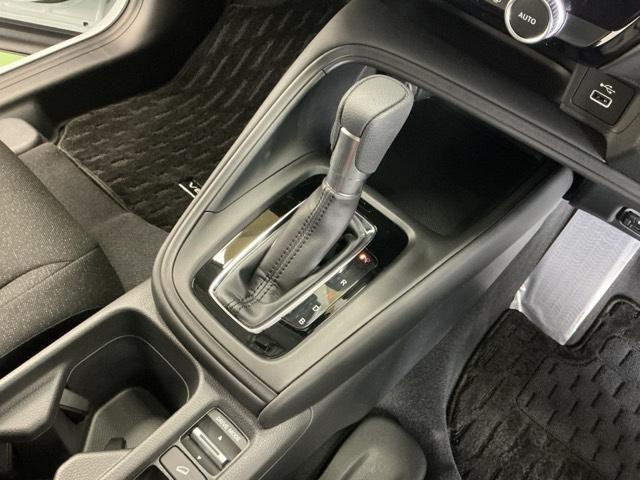 発進時から滑らかに加速する無段階変速のＣＶＴはストップ＆ゴーの多い街の中も快適です
