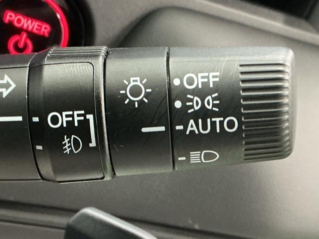 オートライトコントロールはライトのつけ忘れや消し忘れを防止。無灯火走行による事故を未然に防げます