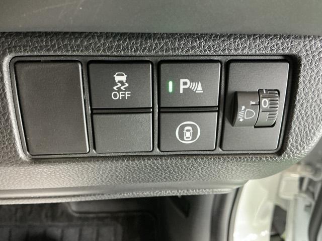 運転席から操作しやすい各種スイッチ