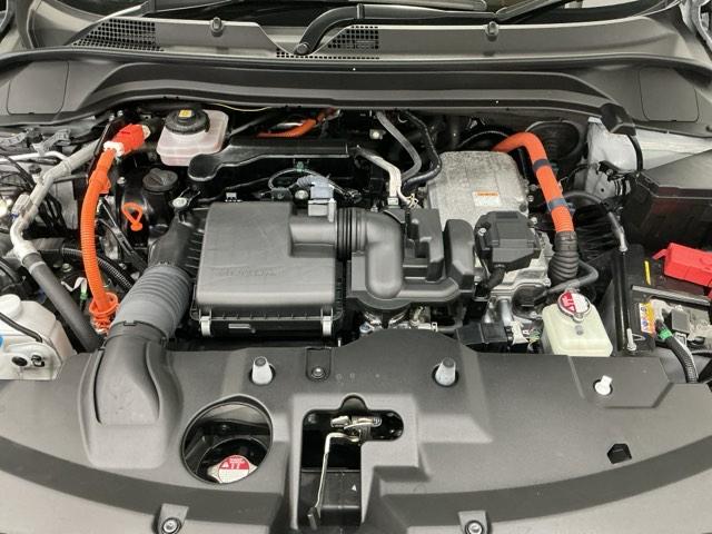 エンジンルームもきれいにクリーニングしています、きれいなエンジンだからこそ丁寧なメンテナンスが行き届きます