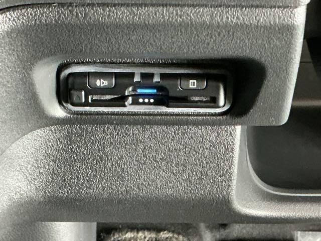 N-BOXカスタム ベースグレード ドラレコ ナビ Rカメラ ブルートゥース W電動ドア USB接続 CMBS Dレコ ベンチシート オートエアコン スマートキ LED 盗難防止装置 クルコン ETC バックカメラ フルセグTV ESC(15枚目)