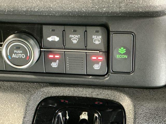 N-BOXカスタム ベースグレード ドラレコ ナビ Rカメラ ブルートゥース W電動ドア USB接続 CMBS Dレコ ベンチシート オートエアコン スマートキ LED 盗難防止装置 クルコン ETC バックカメラ フルセグTV ESC(16枚目)