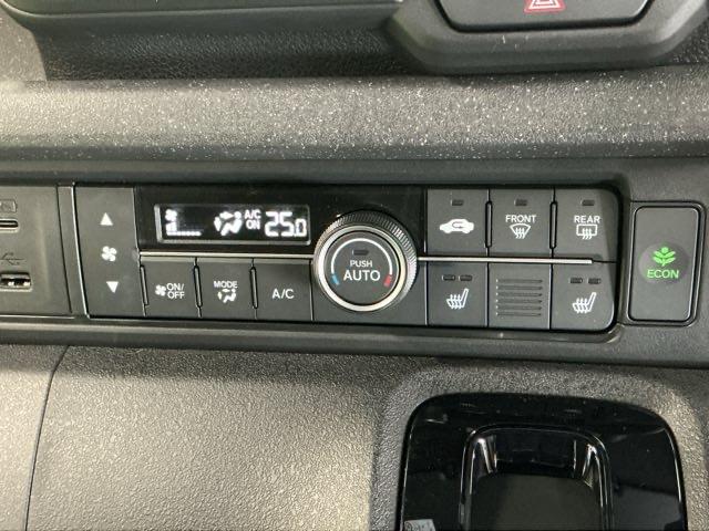 N-BOXカスタム ベースグレード ドラレコ ナビ Rカメラ ブルートゥース W電動ドア USB接続 CMBS Dレコ ベンチシート オートエアコン スマートキ LED 盗難防止装置 クルコン ETC バックカメラ フルセグTV ESC(17枚目)