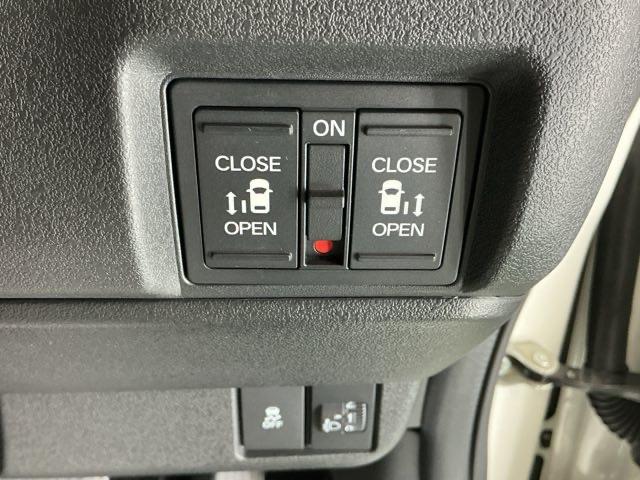 N-BOXカスタム ベースグレード ドラレコ ナビ Rカメラ ブルートゥース W電動ドア USB接続 CMBS Dレコ ベンチシート オートエアコン スマートキ LED 盗難防止装置 クルコン ETC バックカメラ フルセグTV ESC(28枚目)