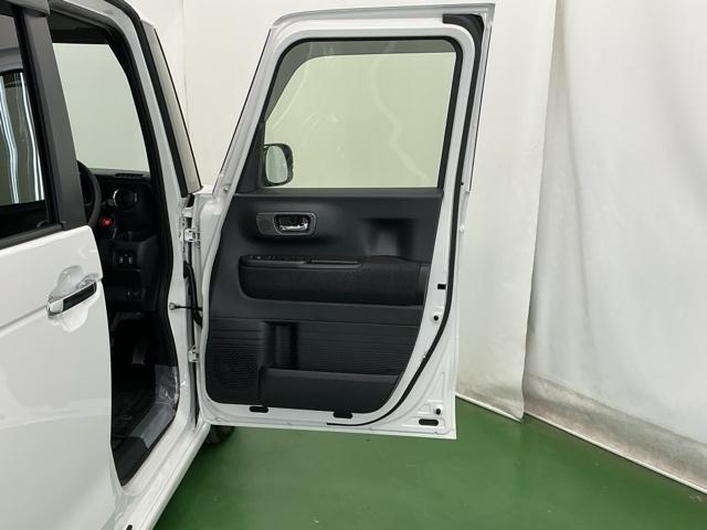 N-BOXカスタム ベースグレード ドラレコ ナビ Rカメラ ブルートゥース W電動ドア USB接続 CMBS Dレコ ベンチシート オートエアコン スマートキ LED 盗難防止装置 クルコン ETC バックカメラ フルセグTV ESC(60枚目)