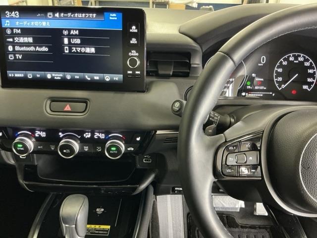 ヴェゼル ｅ：ＨＥＶＺ　ドラレコ　ナビ　Ｒカメラ　ブルートゥース　衝突回避支援ブレーキ機能　パノラミックビューモニター　スマキ　Ｐトランク　フルオートエアコン　Ｄレコ　エアバッグ　両席エアバック　記録簿付　パワーウィンドウ（3枚目）