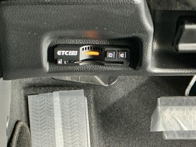 ヴェゼル ｅ：ＨＥＶＺ　ドラレコ　ナビ　Ｒカメラ　ブルートゥース　衝突回避支援ブレーキ機能　パノラミックビューモニター　スマキ　Ｐトランク　フルオートエアコン　Ｄレコ　エアバッグ　両席エアバック　記録簿付　パワーウィンドウ（13枚目）