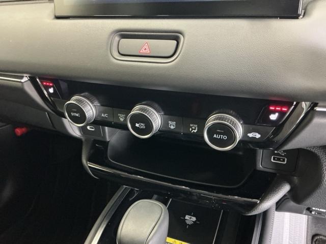 ヴェゼル ｅ：ＨＥＶＺ　ドラレコ　ナビ　Ｒカメラ　ブルートゥース　衝突回避支援ブレーキ機能　パノラミックビューモニター　スマキ　Ｐトランク　フルオートエアコン　Ｄレコ　エアバッグ　両席エアバック　記録簿付　パワーウィンドウ（14枚目）