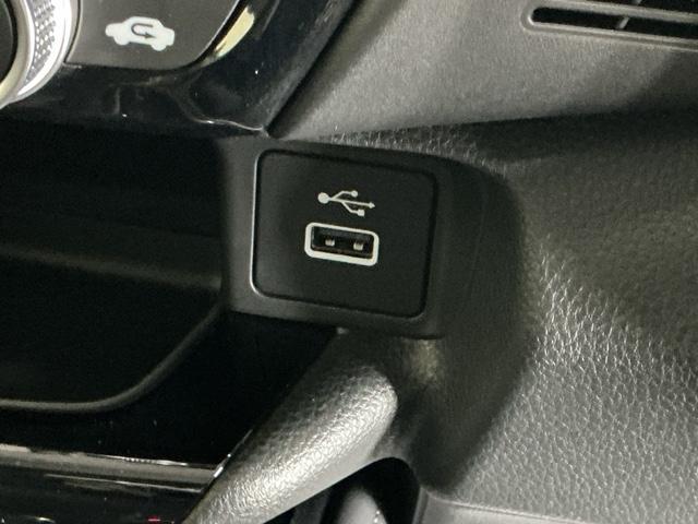 ヴェゼル ｅ：ＨＥＶＺ　ドラレコ　ナビ　Ｒカメラ　ブルートゥース　衝突回避支援ブレーキ機能　パノラミックビューモニター　スマキ　Ｐトランク　フルオートエアコン　Ｄレコ　エアバッグ　両席エアバック　記録簿付　パワーウィンドウ（19枚目）