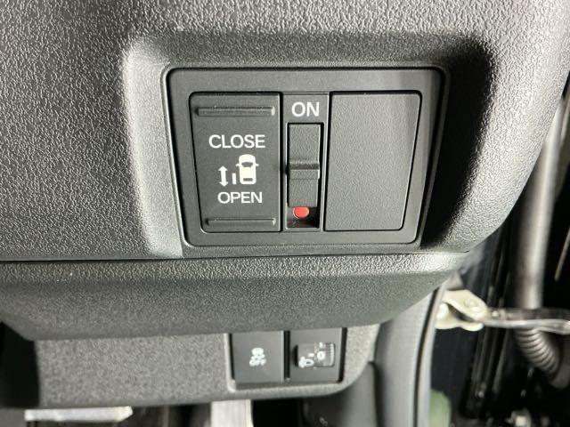 Ｎ－ＢＯＸカスタム ベースグレード　ドラレコ　ナビ　Ｒカメラ　ブルートゥース　Ｐソナー　レーダーブレーキサポート　ＥＴＣ装備　定期点検記録簿　地デジ対応　サイドエアバック　Ｓヒータ　スマートキー＆プッシュスタート　横滑り防止　ＵＳＢ（28枚目）