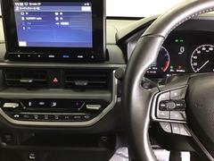 ホンダ純正メモリーナビ搭載なので、遠方へのドライブもお任せ下さい！ステアリング左手側にオーディオ関連のコントロールスイッチを配置しています。操作時は視線を逸らすことなく運転に集中できます 3