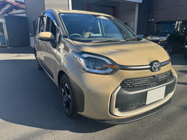 シエンタ Ｚ　１５インチＡＷ　純正１０．５型ディスプレイオーディオ　フルセグＴＶ　パノラミックビューモニター　ＢＳＭ　１２．１型後席モニター　ＨＤＭＩ入力端子　ＥＴＣ２．０　両側パワースライドドア（10枚目）