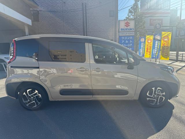 シエンタ Ｚ　１５インチＡＷ　純正１０．５型ディスプレイオーディオ　フルセグＴＶ　パノラミックビューモニター　ＢＳＭ　１２．１型後席モニター　ＨＤＭＩ入力端子　ＥＴＣ２．０　両側パワースライドドア（11枚目）