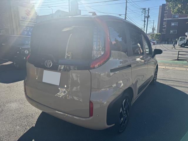 シエンタ Ｚ　１５インチＡＷ　純正１０．５型ディスプレイオーディオ　フルセグＴＶ　パノラミックビューモニター　ＢＳＭ　１２．１型後席モニター　ＨＤＭＩ入力端子　ＥＴＣ２．０　両側パワースライドドア（12枚目）