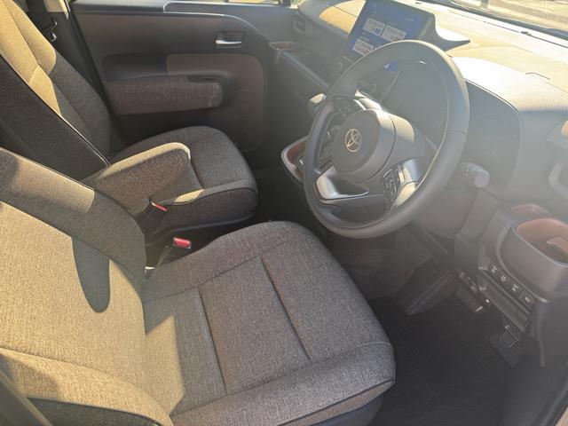 シエンタ Ｚ　１５インチＡＷ　純正１０．５型ディスプレイオーディオ　フルセグＴＶ　パノラミックビューモニター　ＢＳＭ　１２．１型後席モニター　ＨＤＭＩ入力端子　ＥＴＣ２．０　両側パワースライドドア（21枚目）