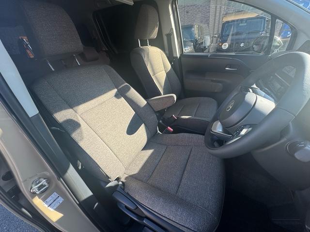 シエンタ Ｚ　１５インチＡＷ　純正１０．５型ディスプレイオーディオ　フルセグＴＶ　パノラミックビューモニター　ＢＳＭ　１２．１型後席モニター　ＨＤＭＩ入力端子　ＥＴＣ２．０　両側パワースライドドア（22枚目）