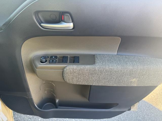 シエンタ Ｚ　１５インチＡＷ　純正１０．５型ディスプレイオーディオ　フルセグＴＶ　パノラミックビューモニター　ＢＳＭ　１２．１型後席モニター　ＨＤＭＩ入力端子　ＥＴＣ２．０　両側パワースライドドア（23枚目）