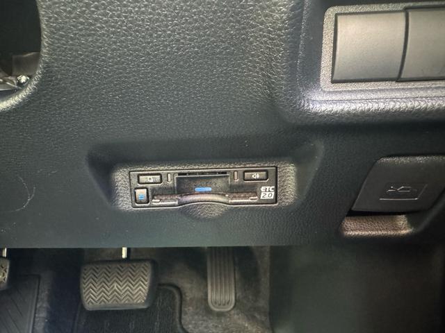 シエンタ Ｚ　１５インチＡＷ　純正１０．５型ディスプレイオーディオ　フルセグＴＶ　パノラミックビューモニター　ＢＳＭ　１２．１型後席モニター　ＨＤＭＩ入力端子　ＥＴＣ２．０　両側パワースライドドア（27枚目）