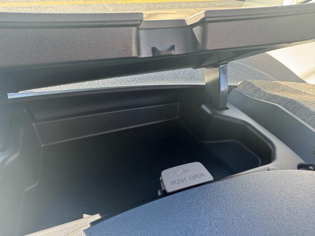 シエンタ Ｚ　１５インチＡＷ　純正１０．５型ディスプレイオーディオ　フルセグＴＶ　パノラミックビューモニター　ＢＳＭ　１２．１型後席モニター　ＨＤＭＩ入力端子　ＥＴＣ２．０　両側パワースライドドア（33枚目）