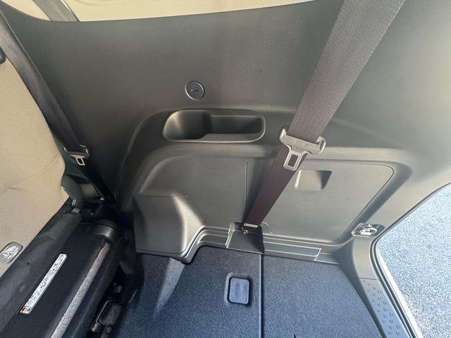 シエンタ Ｚ　１５インチＡＷ　純正１０．５型ディスプレイオーディオ　フルセグＴＶ　パノラミックビューモニター　ＢＳＭ　１２．１型後席モニター　ＨＤＭＩ入力端子　ＥＴＣ２．０　両側パワースライドドア（42枚目）