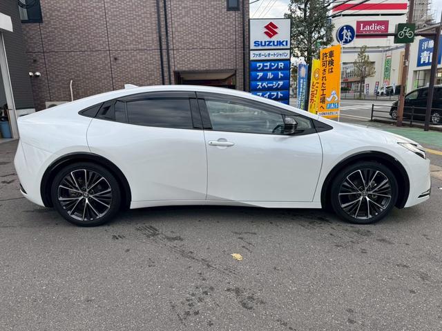 プリウス Z 12.3インチディスプレイオーディオ パノラミックビューモニター デジタルインナーミラー BSM AC100V 置くだけ充電 パワーバックドア ステアリングヒーター ETC2.0 ベンチレーション(11枚目)