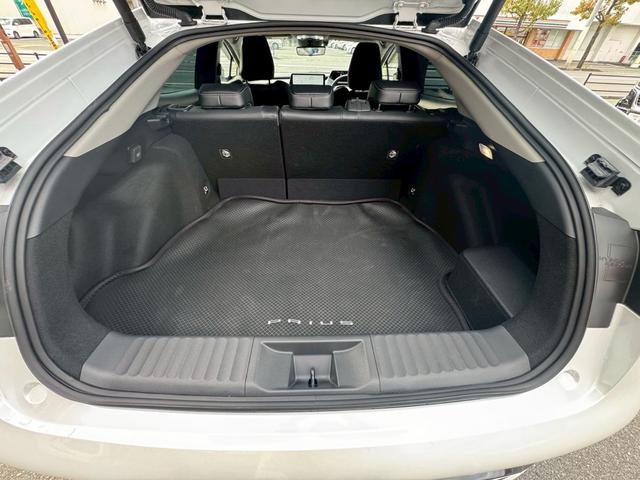 プリウス Z 12.3インチディスプレイオーディオ パノラミックビューモニター デジタルインナーミラー BSM AC100V 置くだけ充電 パワーバックドア ステアリングヒーター ETC2.0 ベンチレーション(40枚目)