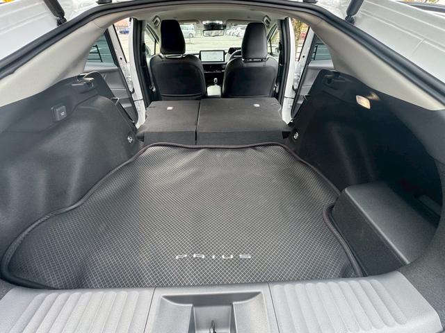 プリウス Z 12.3インチディスプレイオーディオ パノラミックビューモニター デジタルインナーミラー BSM AC100V 置くだけ充電 パワーバックドア ステアリングヒーター ETC2.0 ベンチレーション(42枚目)