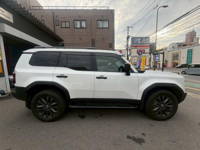 ランドクルーザー２５０ ＺＸ　１オーナー　純正１２．３インチＤＡ　サンルーフ　ＰＶＭ　デジタルインナーミラー　ＪＢＬ　角目　ＢＳＭ　ヘッドアップディスプレイ　アップルカープレイ　センターデフロックＷエアコン　禁煙車（11枚目）