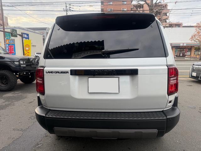 ランドクルーザー２５０ ＺＸ　１オーナー　純正１２．３インチＤＡ　サンルーフ　ＰＶＭ　デジタルインナーミラー　ＪＢＬ　角目　ＢＳＭ　ヘッドアップディスプレイ　アップルカープレイ　センターデフロックＷエアコン　禁煙車（13枚目）
