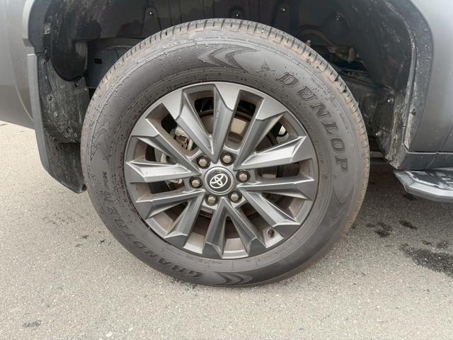 ランドクルーザー２５０ ＺＸ　１オーナー　純正１２．３インチＤＡ　サンルーフ　ＰＶＭ　デジタルインナーミラー　ＪＢＬ　角目　ＢＳＭ　ヘッドアップディスプレイ　アップルカープレイ　センターデフロックＷエアコン　禁煙車（18枚目）