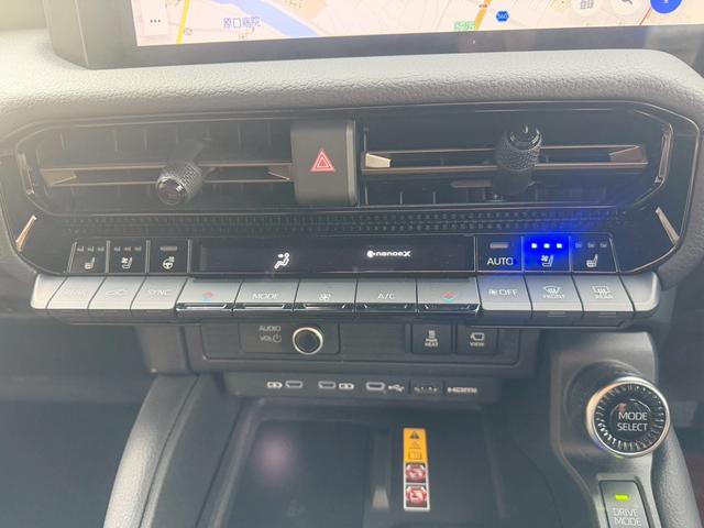 ランドクルーザー２５０ ＺＸ　１オーナー　純正１２．３インチＤＡ　サンルーフ　ＰＶＭ　デジタルインナーミラー　ＪＢＬ　角目　ＢＳＭ　ヘッドアップディスプレイ　アップルカープレイ　センターデフロックＷエアコン　禁煙車（30枚目）