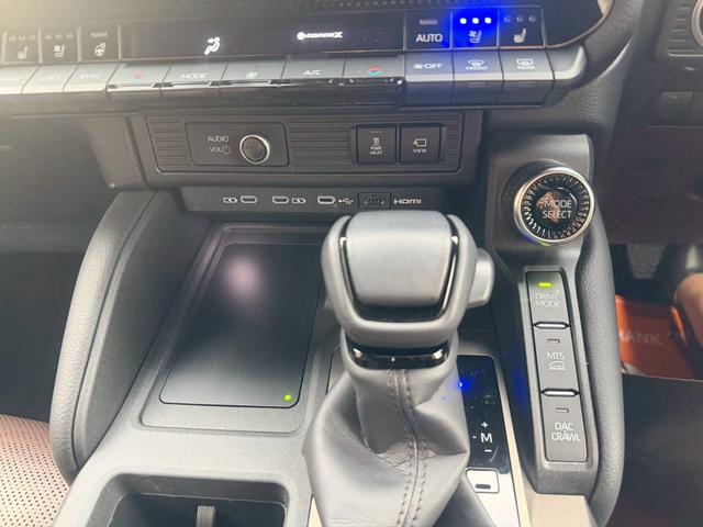 ランドクルーザー２５０ ＺＸ　１オーナー　純正１２．３インチＤＡ　サンルーフ　ＰＶＭ　デジタルインナーミラー　ＪＢＬ　角目　ＢＳＭ　ヘッドアップディスプレイ　アップルカープレイ　センターデフロックＷエアコン　禁煙車（31枚目）