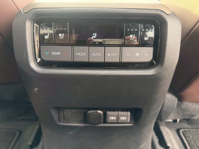 ランドクルーザー２５０ ＺＸ　１オーナー　純正１２．３インチＤＡ　サンルーフ　ＰＶＭ　デジタルインナーミラー　ＪＢＬ　角目　ＢＳＭ　ヘッドアップディスプレイ　アップルカープレイ　センターデフロックＷエアコン　禁煙車（44枚目）
