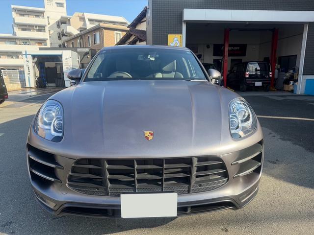 マカン マカン　ターボ　パワーステアリングプラス　パノラマルーフ　ポルシェエントリー＆ドライブシステム　パークアシスト　バックカメラ　レーンチェンジアシスト　クルーズコントロール　２１インチ９１１ターボデザインホイール（9枚目）