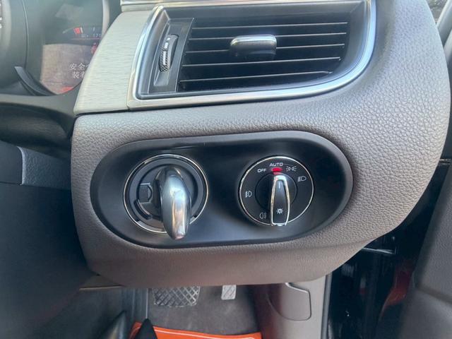 マカン マカン　ターボ　パワーステアリングプラス　パノラマルーフ　ポルシェエントリー＆ドライブシステム　パークアシスト　バックカメラ　レーンチェンジアシスト　クルーズコントロール　２１インチ９１１ターボデザインホイール（27枚目）