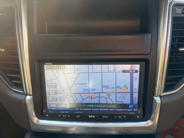 マカン マカン　ターボ　パワーステアリングプラス　パノラマルーフ　ポルシェエントリー＆ドライブシステム　パークアシスト　バックカメラ　レーンチェンジアシスト　クルーズコントロール　２１インチ９１１ターボデザインホイール（28枚目）